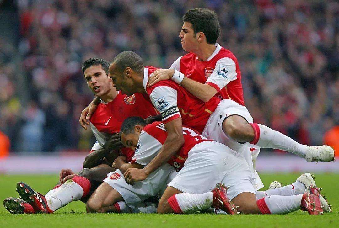 从队长到叛徒，16岁成名的他获得过无数的荣誉，却换不来一句原谅