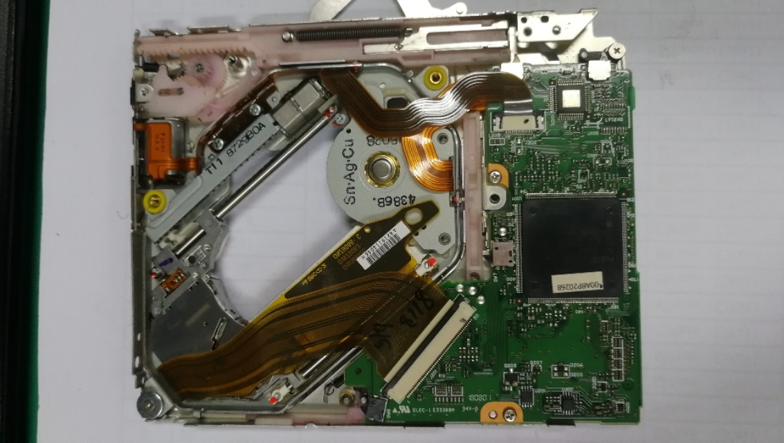 探究一下光驱的结构，垃圾桶捡了个废光驱，拆着研究一下。