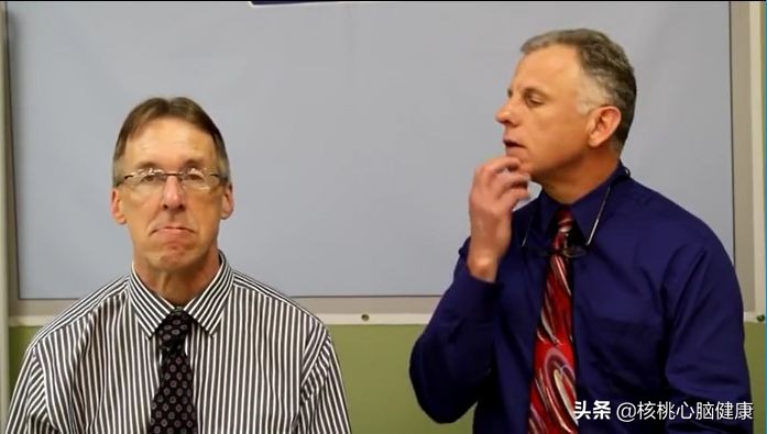 中风后面瘫怎样康复？一套面部小动作，简单实用效果惊人