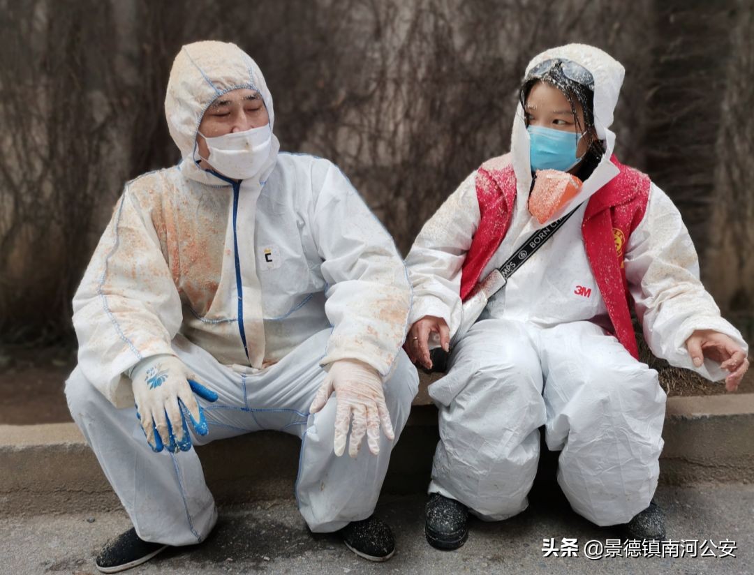 每切一块冻猪肉，就像下了一场猪肉味儿的雪