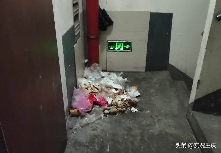 每层楼不能设置垃圾桶,每幢楼下不能放垃圾桶