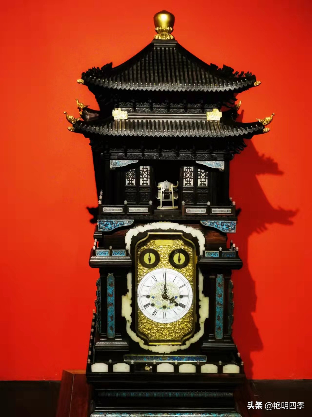 参观故宫的钟表图,展示一下故宫的各种钟表