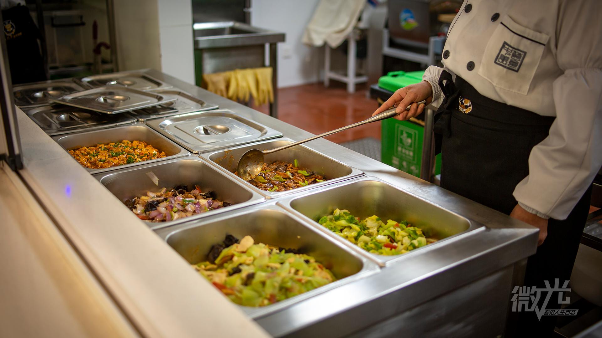 微光︱“饭大爷”：让老人吃上“方便饭”