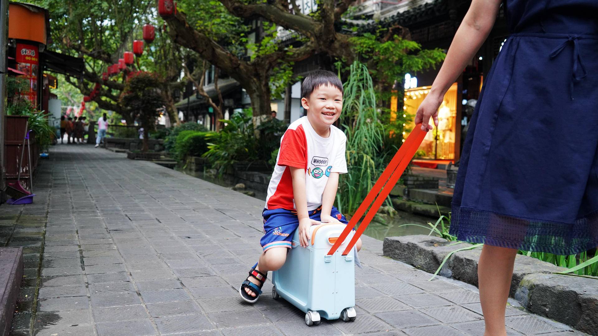 儿童可骑行行李箱测评,遛娃行李箱哪种推荐