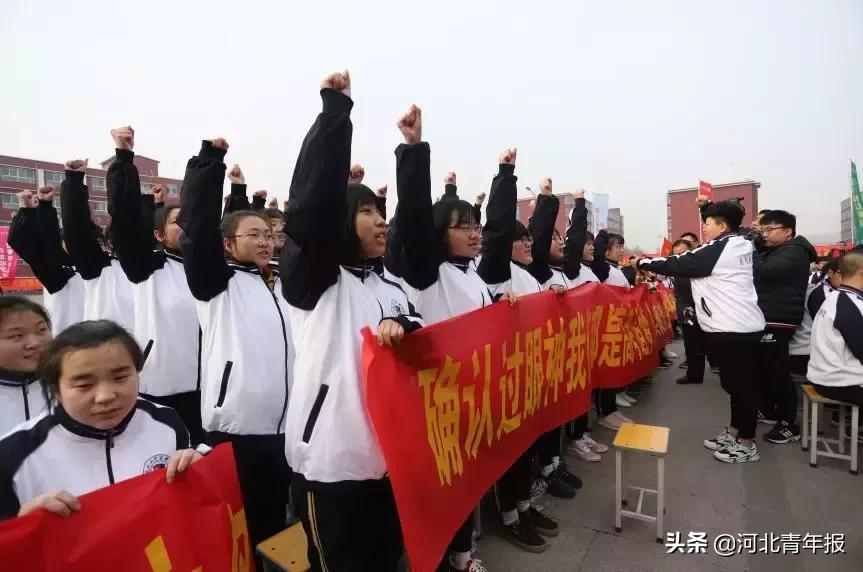 太谷二中启航学校家长助威高考,太谷二中2024年高考百日誓师