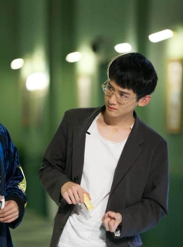 “正太面孔+举铁身材”，脸与身材极不符合，白敬亭邓伦上榜