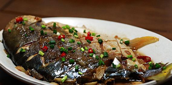 银鲳鱼和金鲳鱼哪个刺少,银鲳鱼金鲳鱼哪个好吃刺少