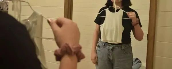 优衣库试衣间再爆丑闻看法,网红在优衣库试衣间