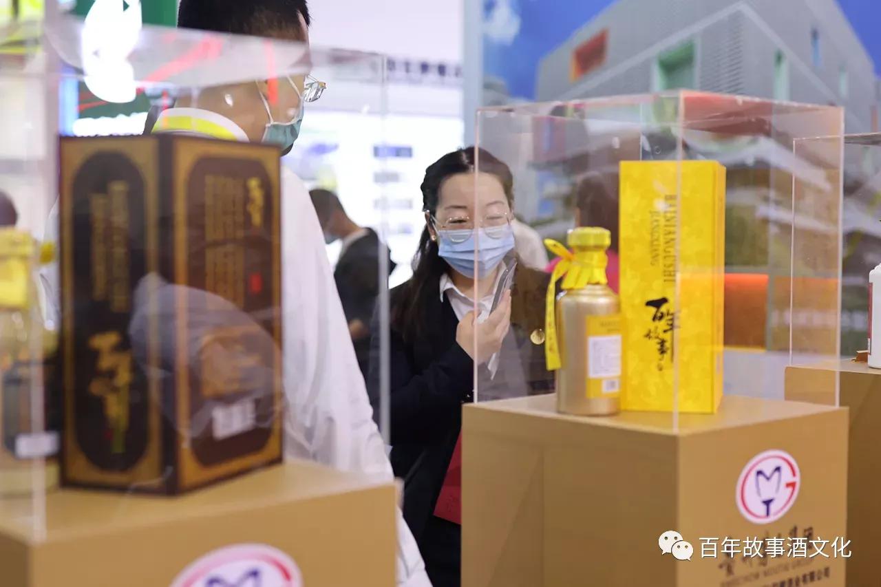 丝博会上的百年故事酒，醇厚酒香魅力绽放