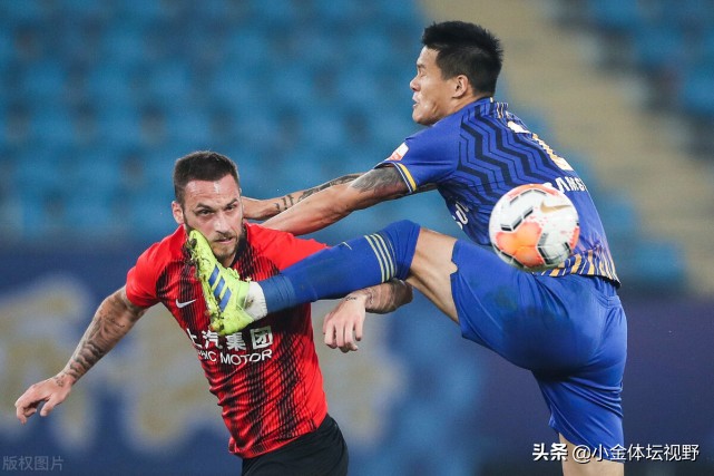 上港这下赚了！力压群雄签下国脚铁卫，鲁能先后“送上”两份大礼