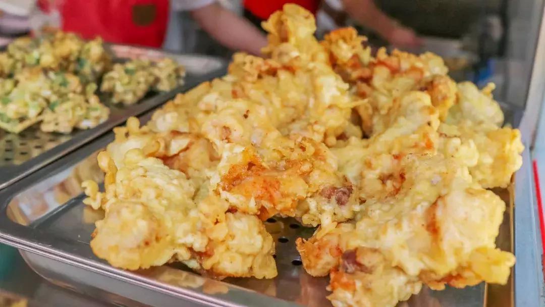 藏在厦门老社区的夫妻炸料摊，20元吃遍鲨鱼鸡腿醋肉菜丸