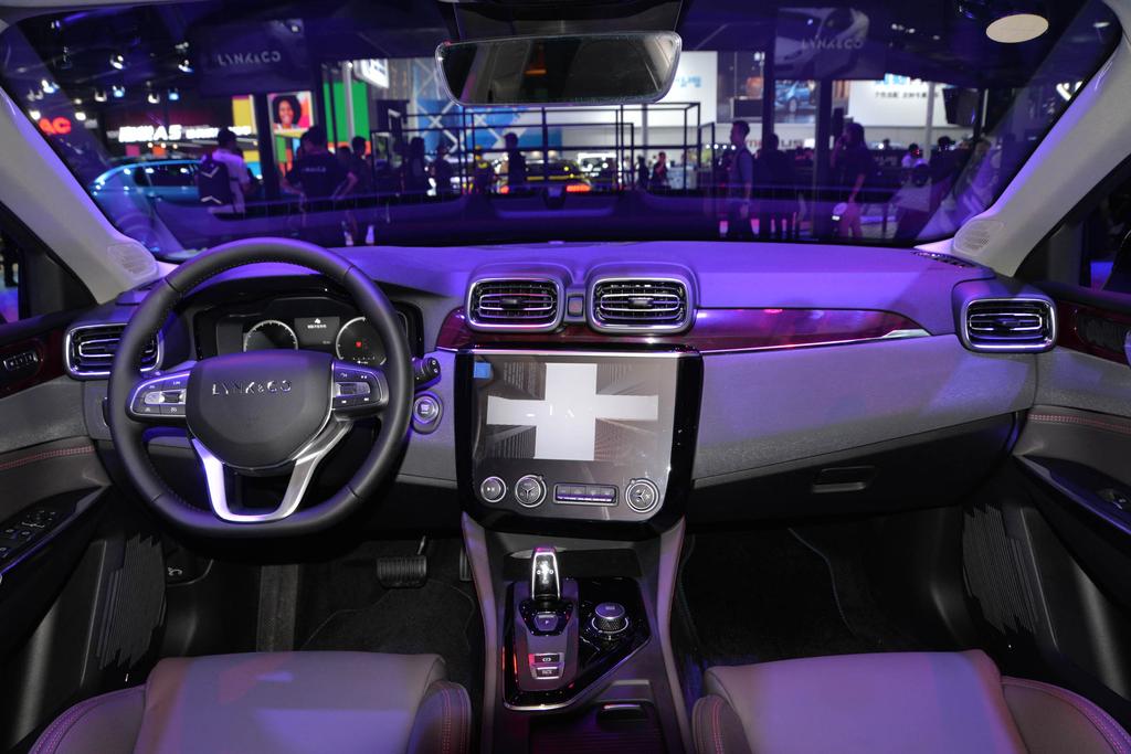 道闸车牌识别一体机安装视频教程,渭南车牌识别道闸门安装