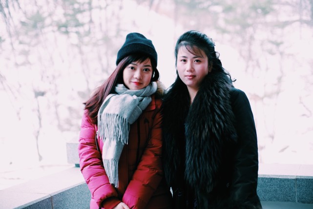 朝鲜导游漂亮清纯，游客购物还帮忙砍价