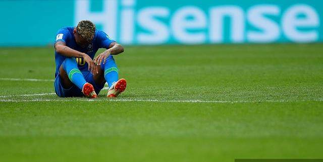 为啥内马尔彩虹过人容易被揍,2018世界杯巴西内马尔彩虹过人