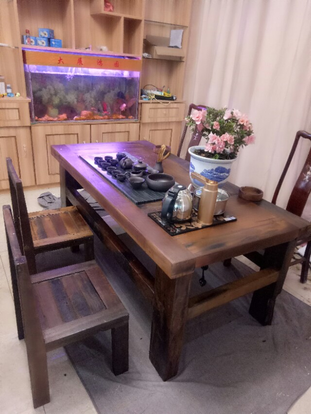 别人不要木头，拿回家做了张茶桌
