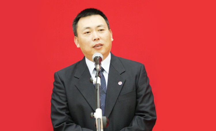 他生于江西，名校毕业，身价超100亿，却40岁就退休了，为啥