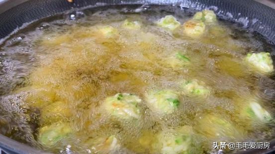 炸肉丸子怎么做嫩有弹性不硬,教你正确炸丸子外酥里嫩超级香