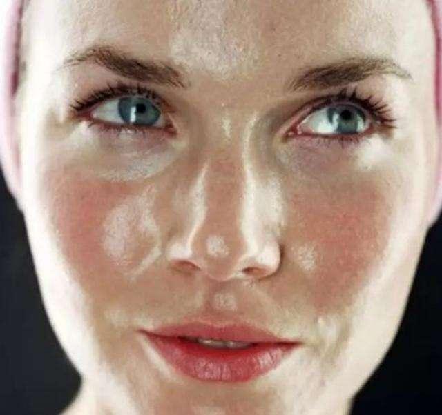 皮肤暗黄有斑点适合用哪些护肤品,35岁皮肤暗黄用哪个牌子护肤品好