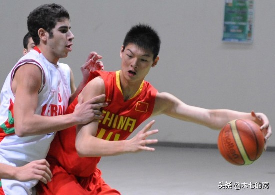 姚明对王哲林看法,王哲林生涯初期