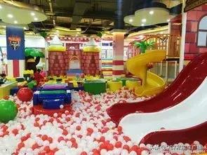 揪心2岁男孩13楼坠下被12楼接住,男子坠楼砸中孩童