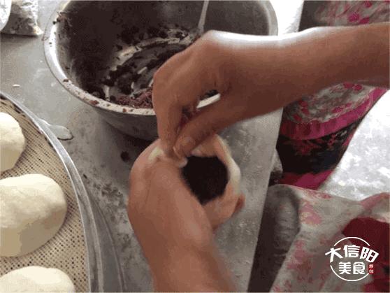 探店：信阳这家十年无名包子铺，据说排队到腿软也要吃？