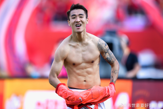 韦世豪30米停球动态图,韦世豪停球过人