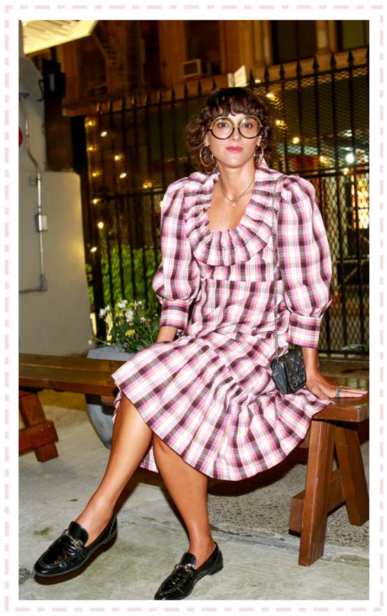 今年流行的简约风穿搭,简约时尚格子衣