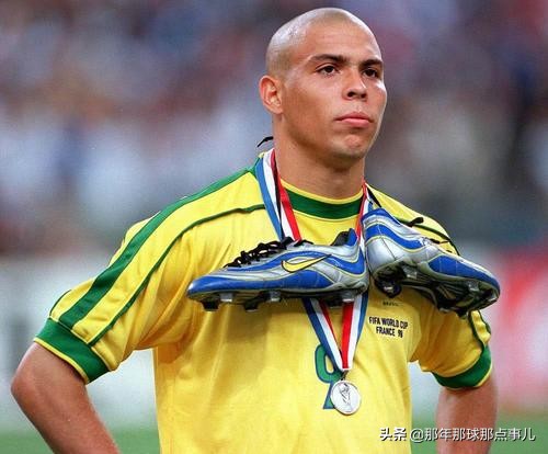 有一种足球叫罗纳尔迪尼奥,罗纳尔多足球视频集锦