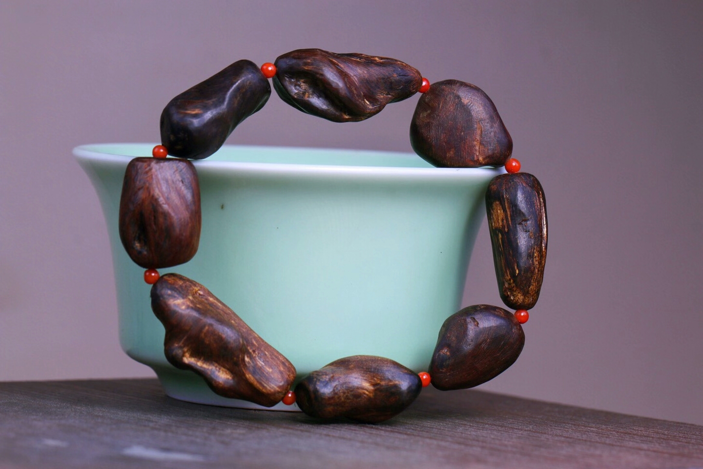 女士戴沉香是左手还是右手,左手珠串右手沉香串可以吗