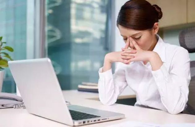 长时间看手机眼睛干涩疼痛怎么办,看手机眼睛疼怎么办最简单的方法