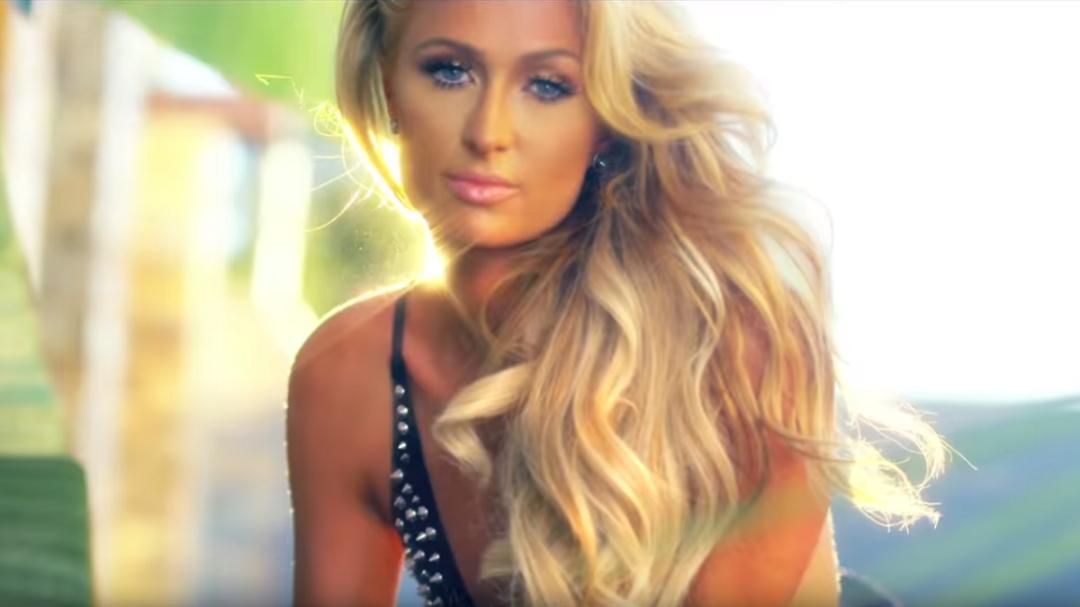 时尚名媛ParisHilton发行黑胶唱片大获好评，梦想是拿到格莱美？