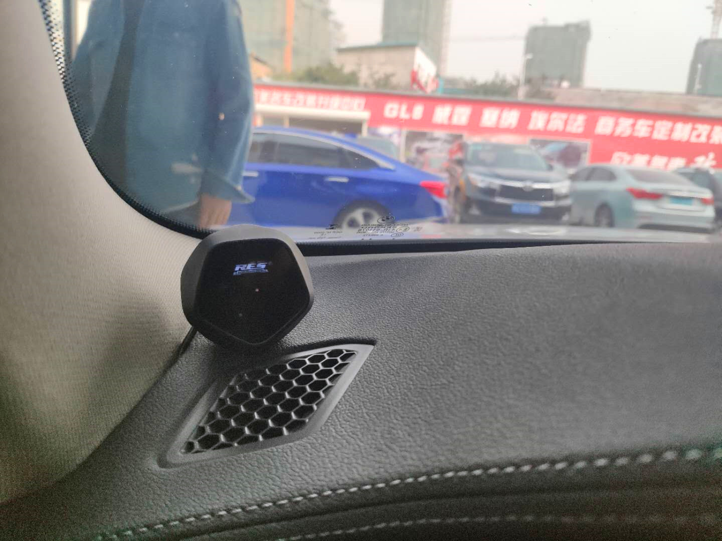 宝马325li曜夜版有排气声浪吗,20款宝马325li曜夜运动原厂排气