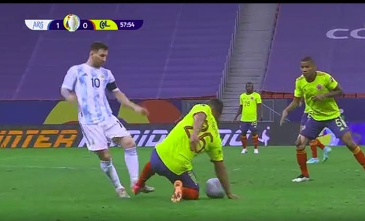 马丁内斯扑出点球阿根廷队员反应,马丁内斯扑出3个点球