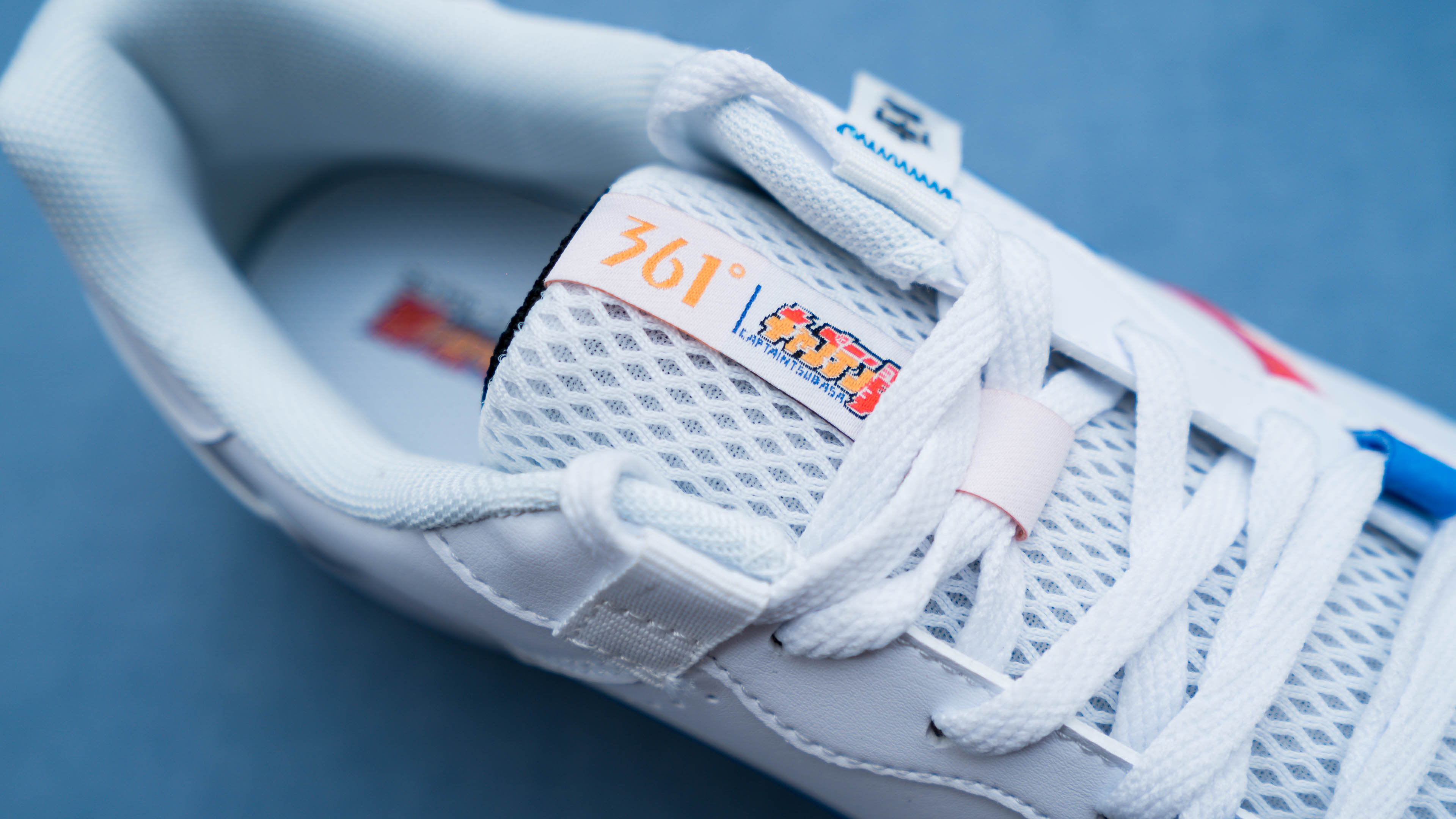 加上NFO科技，这一波联名有内味了：361°X足球小将小白鞋体验