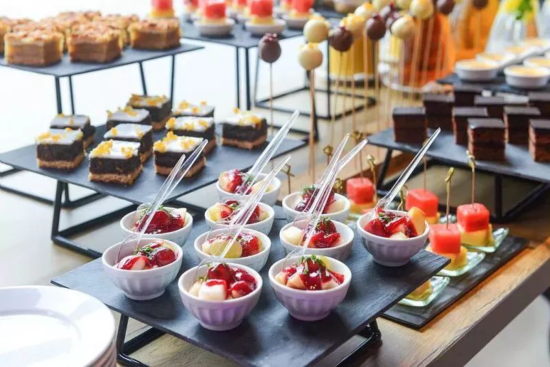 享受睡在床上看海,躺在床上看海的海景房