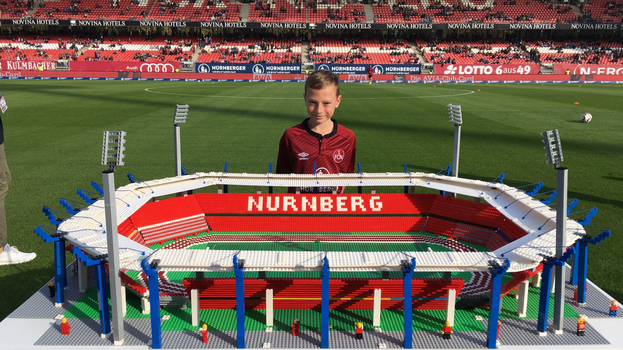 伯纳乌足球场乐高积木,用乐高搭建足球场