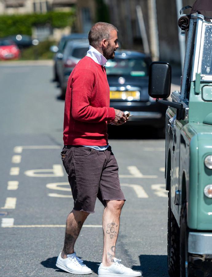 45岁贝克汉姆“秃了”!剪短发带小七公主逛街,地中海趋势太明显