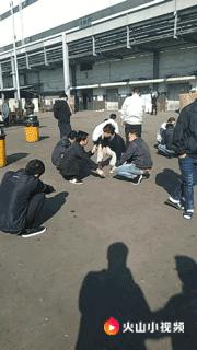 富士康打工小伙一个月工资,富士康打工小伙工资