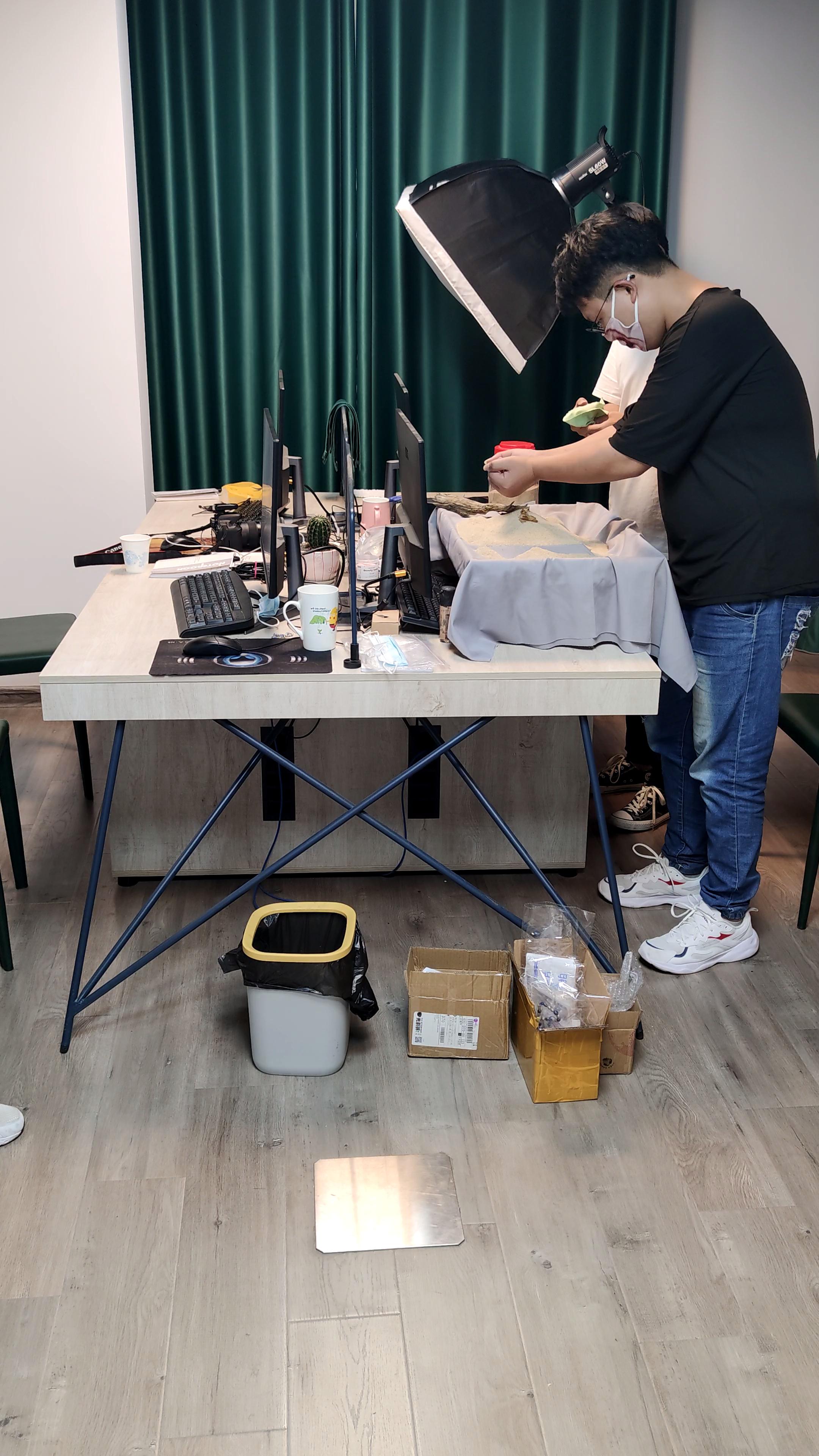 外国人是不是也喜欢戴宝石戒指,国外奇葩戒指