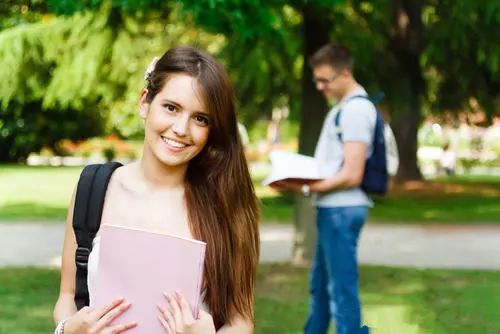 低龄留学申请陪读,低龄留学加拿大高中