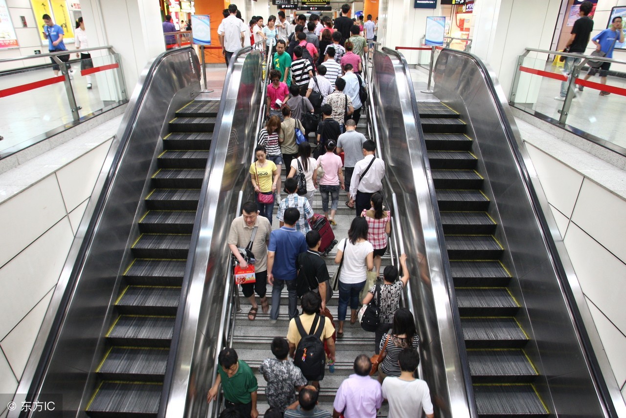 35岁小伙保温杯里泡枸杞,保温杯里泡枸杞90后开始养生