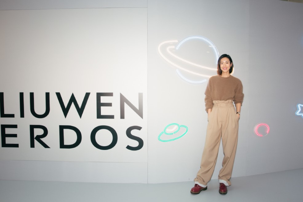 刘雯冬季羊羔毛皮衣街拍穿搭,羊绒秋冬穿搭