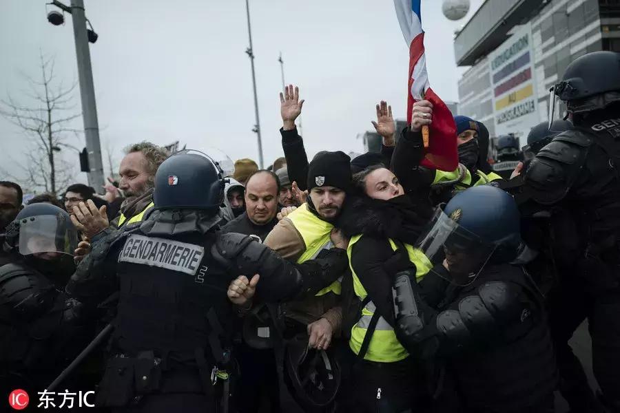 嗨七点出发音频,权健老板束某某是谁