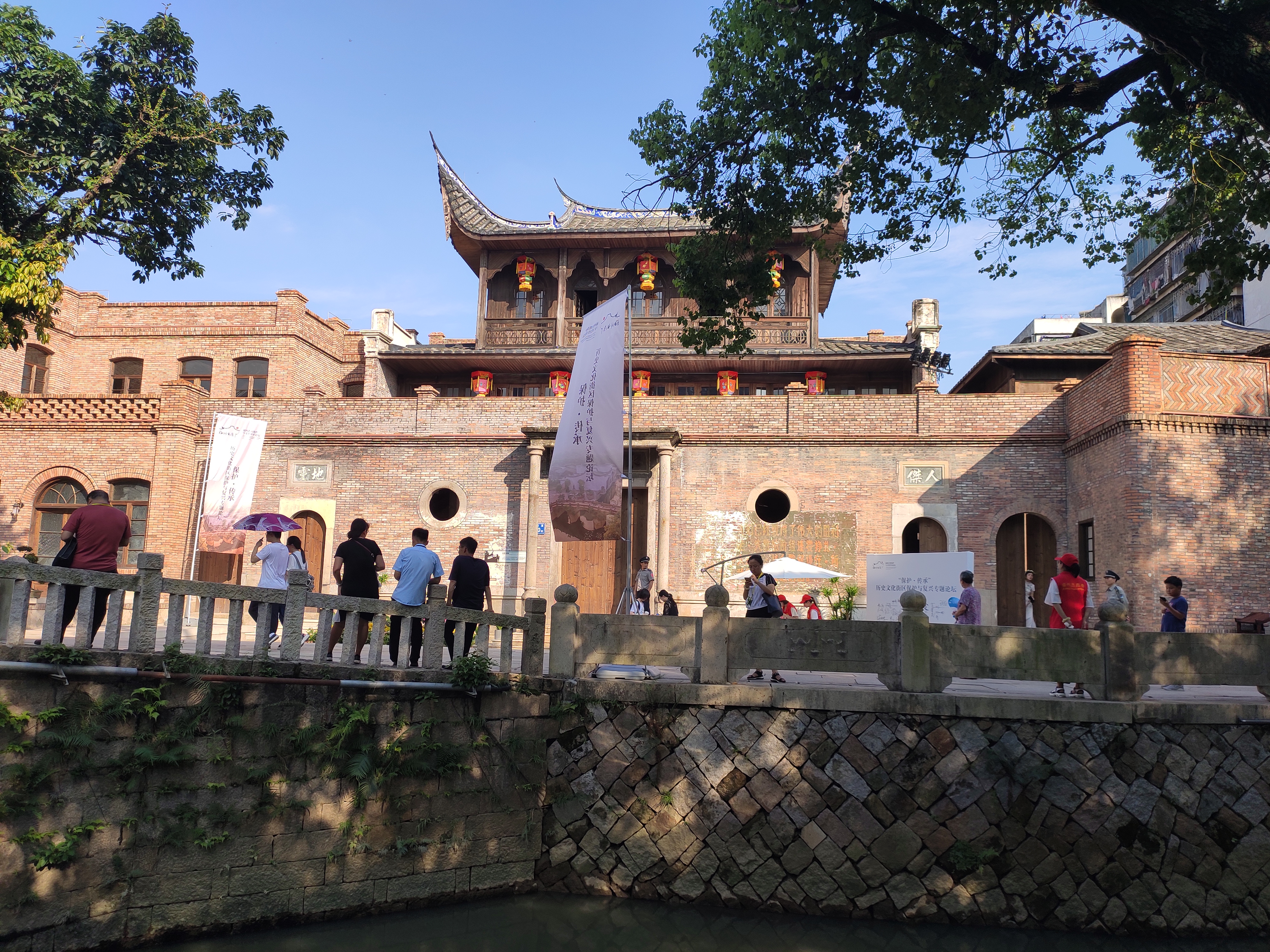 又是暑假研学作业，找个少人，少花钱的地方去吧