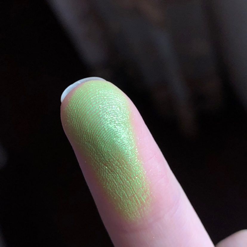 牛油果绿流行,牛油果绿跳色搭配款式