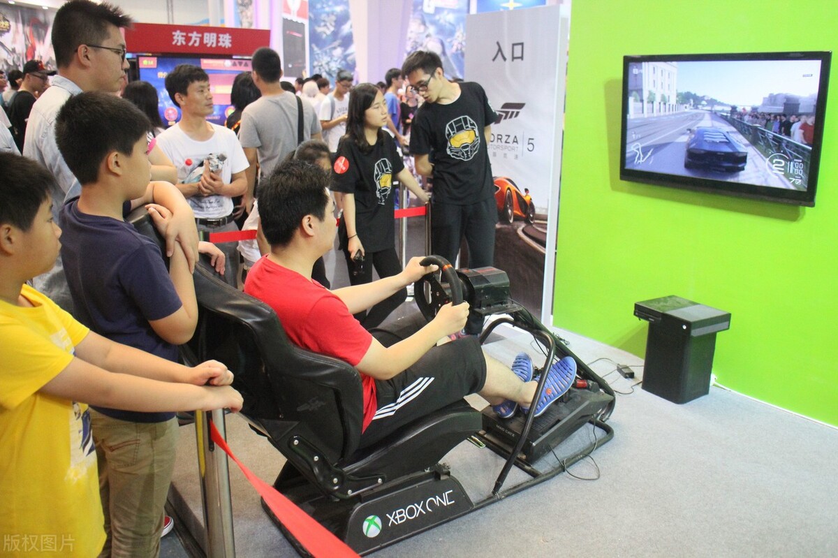 目前XboxX的价格仍然较高，我们家中现有的PC+XGPU是不错的选择