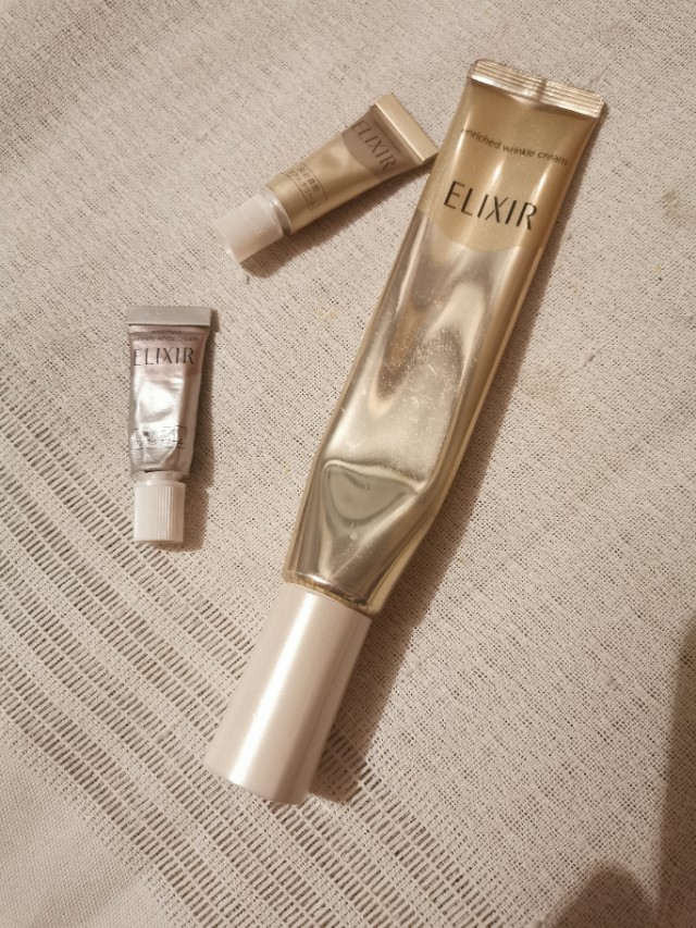 怡丽丝尔眼霜和悦薇眼霜有啥区别,怡丽丝尔眼霜和悦薇眼霜哪个好用