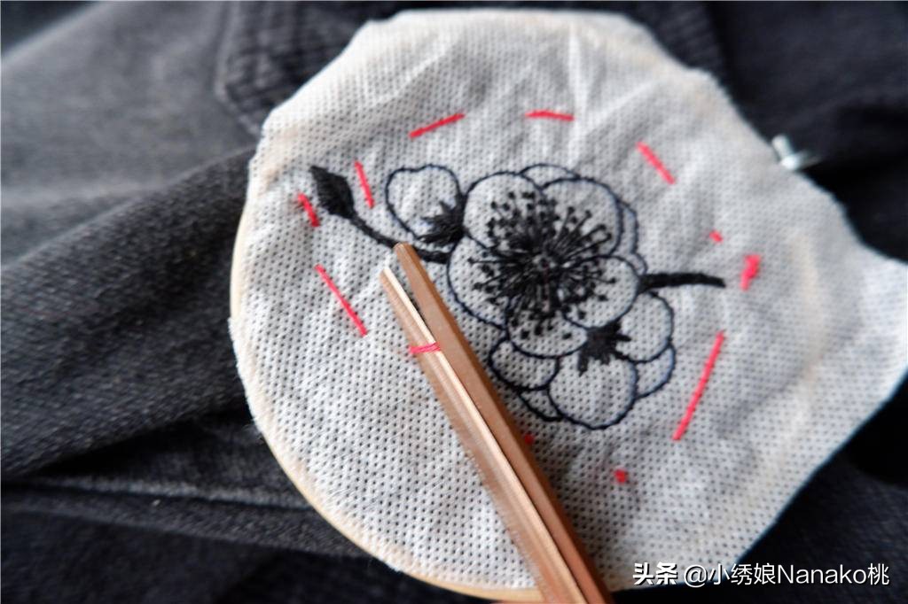 纯色衣物污渍洗不掉,衣服脏了怎么用刺绣遮住简单