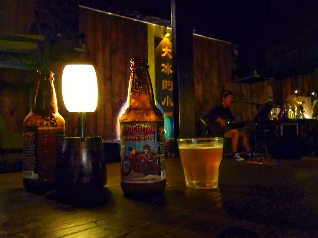 大理客栈月租百元，散步、读书、摆摊