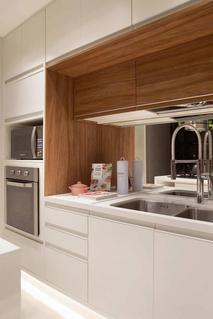 餐厅一面墙做木饰面,中式风餐厅墙面做木饰面